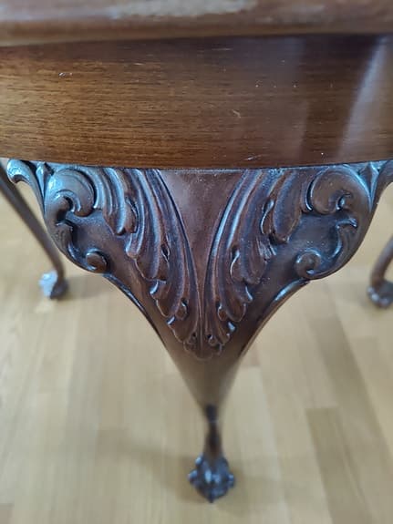 Litet runt Chippendale bord