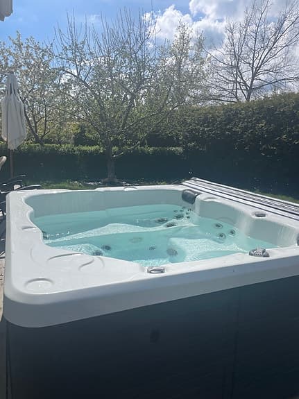 utespa bubbelpool vit/grå