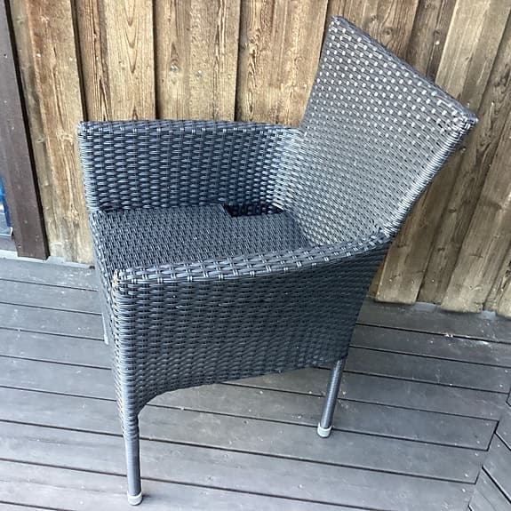 Möbelgrupp för trädgård uterum altan trädäck. Bord och 4 fåtöljer