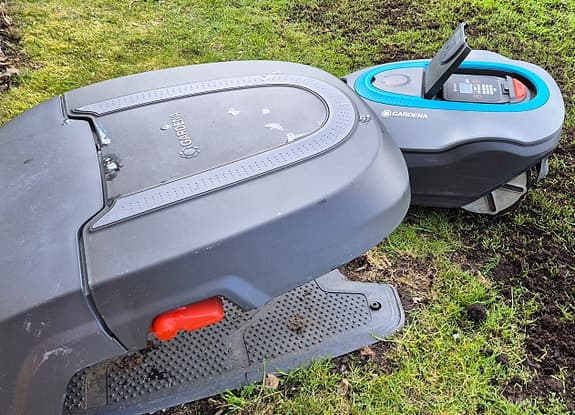 Gardena robotgräsklippare med laddstation