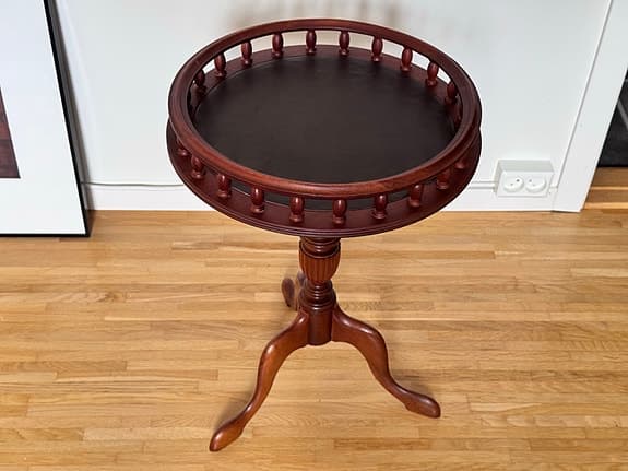 Litet soffbord i mahogny