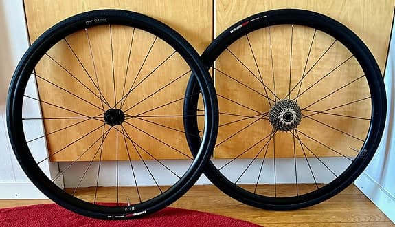 DT Swiss R470 CL Disc Thru axle hjulpar 29"(700C) med Deore kassett 12-28
