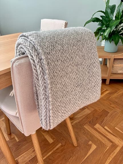 Hemtex Veggli ullpläd filt 130 x 170 cm grå beige vit