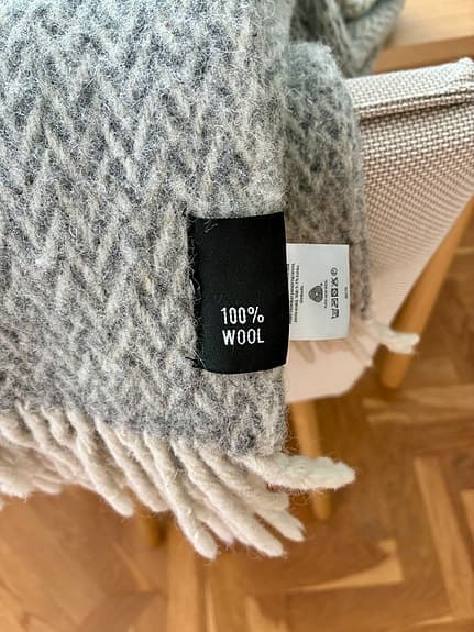 Hemtex Veggli ullpläd filt 130 x 170 cm grå beige vit