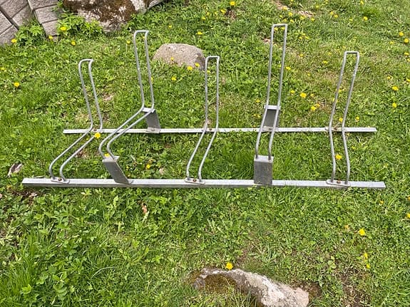 Cykelställ i metall för flera cyklar