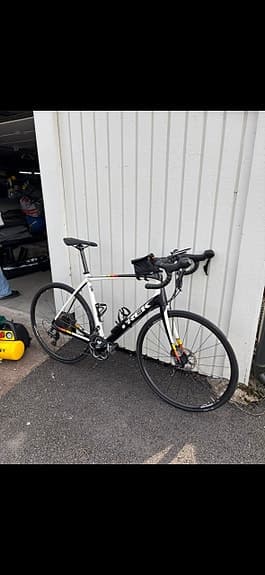 Trek Domane 4 Series 60cm – kolfiber, Shimano 105,
