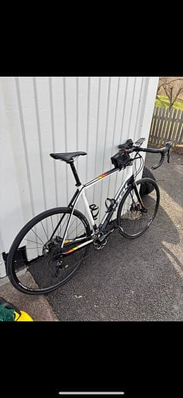 Trek Domane 4 Series 60cm – kolfiber, Shimano 105,