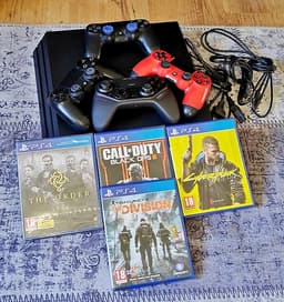Playstation 4 Pro 1TB med fyra handkontroller