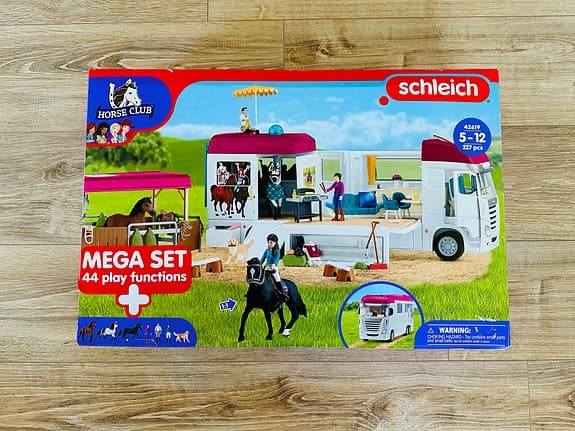 Oanvänd Schleich Horse Club Hästlastbil Mega Set 42619