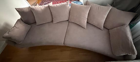 Fin och rymlig soffa i mycket fint skick – 4 sits curb