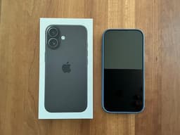 Apple iPhone 16 128 GB med 3 st skal + wallet