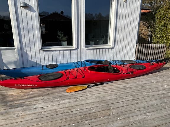 Två havskajaker med skädd