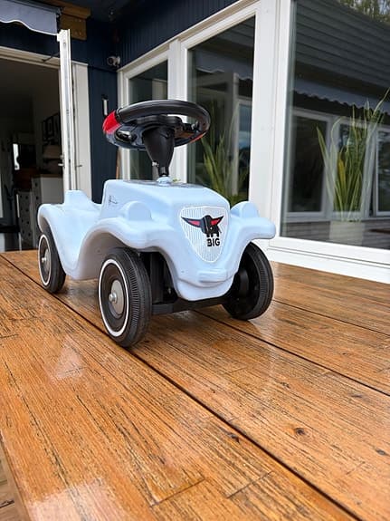 BRIO gåbil / sparkbil för barn