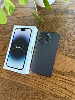iPhone 14 Pro 128GB Rymdsvart – grönt sträck på skärm (Fungerar i övrigt)