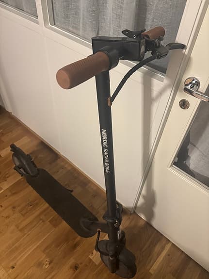 Nordic E-Scooter el-sparkcykel svart