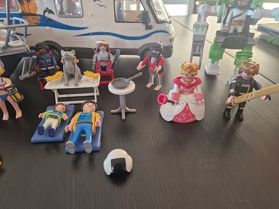 Stor samling playmobilset och gubbar etc.