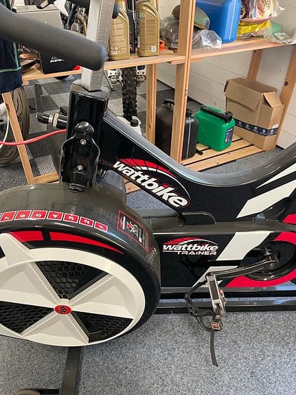 Wattbike Trainer motionscykel svart/röd