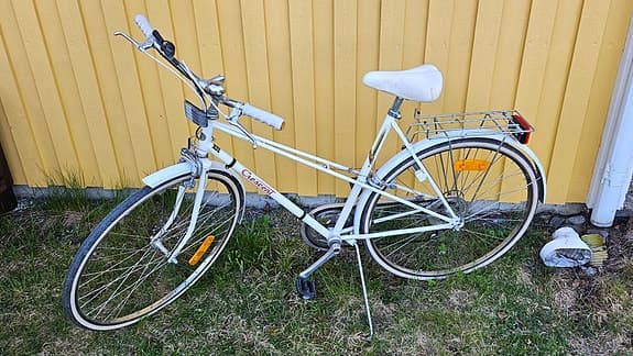 Crescent 28"