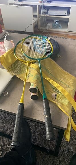 Badmintonset med 2 racketar och bollar