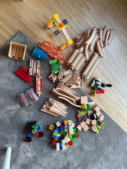 BRIO tågbana med duplo adaptrar