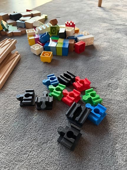 BRIO tågbana med duplo adaptrar