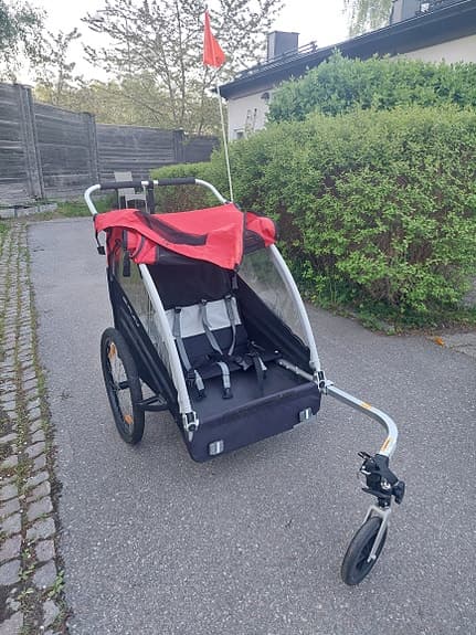 Burley cykelvagn röd/svart för 2 barn