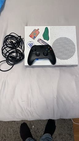 Xbox One S 500GB + kontroll & kablar Endast 799