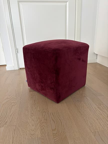 Sittpuff i sammet 40x40