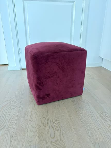 Sittpuff i sammet 40x40