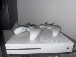 Xbox One S 1TB Spelkonsol Vit + 2 Handkontroller