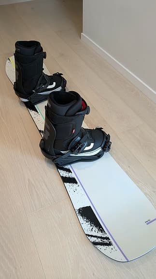 Salomon snowboard med bindningar och boots