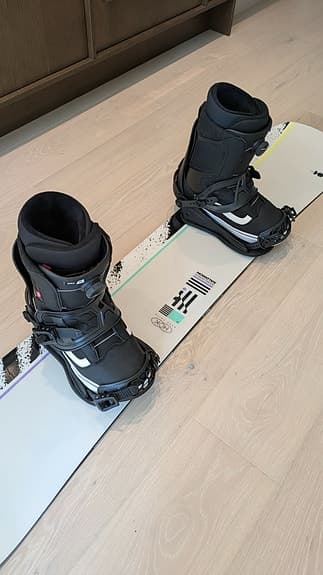 Salomon snowboard med bindningar och boots