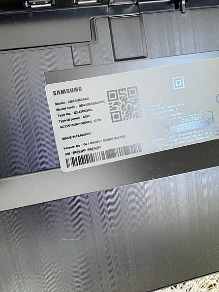 Samsung QLED TV 42 tum med väggfäste