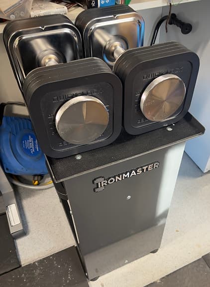 Ironmaster justerbara hantlar 2 x 34kg med stativ - knappt använda