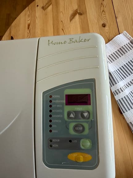 Obetydligt använd bakmaskin för hembak.