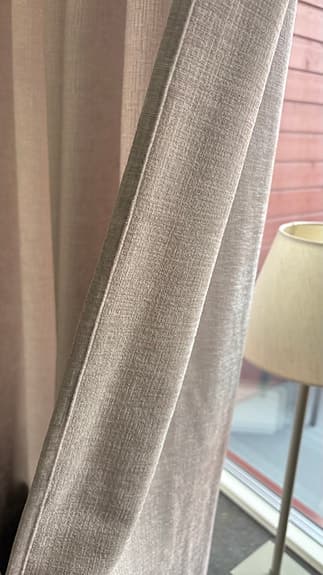 Mio gardin beige strukturmönstrat tyg (Carla)
