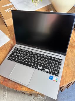 Samsung Galaxy Book4, helt ny & oanvänd. Kvitto