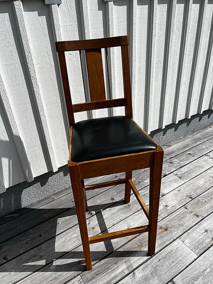 Barstolar i ek med lädersits - 2 st
