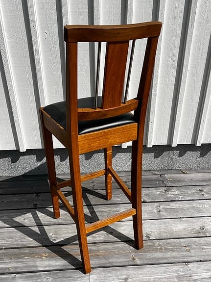 Barstolar i ek med lädersits - 2 st