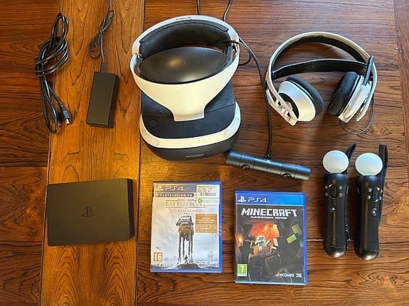 VR till PS4 inklusive hörlurar och 2 spel