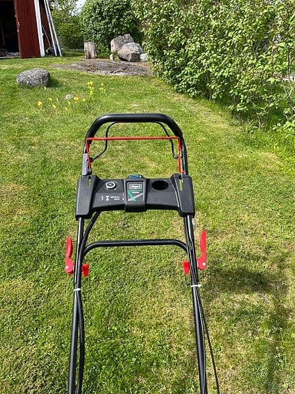 Scheppach 224 OH bensindriven gräsklippare röd/svart
