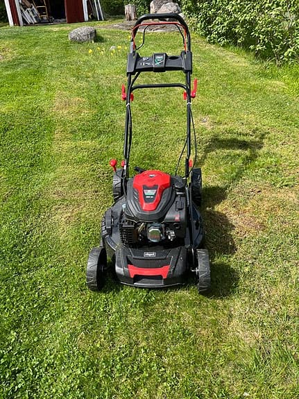Scheppach 224 OH bensindriven gräsklippare röd/svart