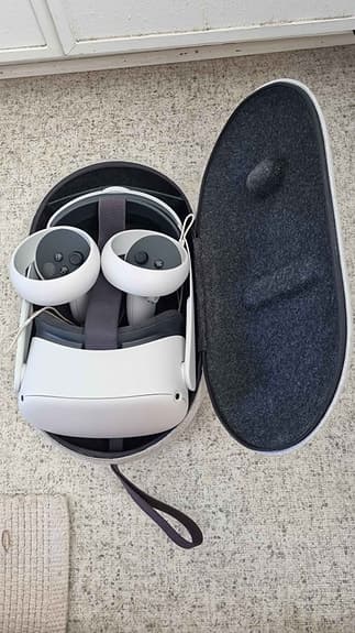Meta Quest 2 VR-headset med handkontroller vit