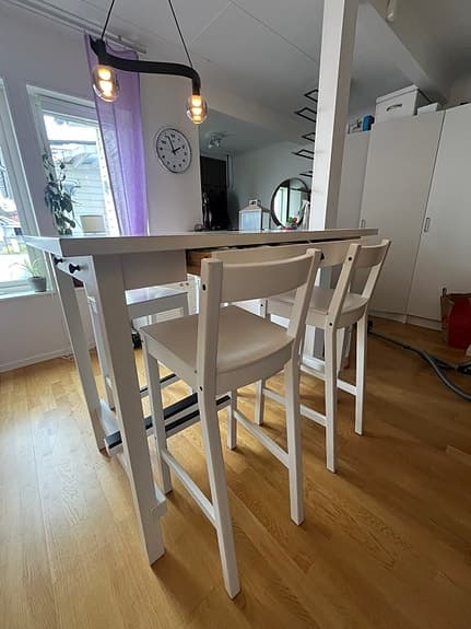 Barbord med 4 st stolar