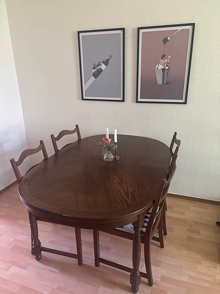 Matgrupp med fyra stolar
