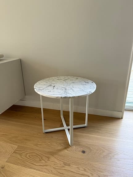 Sidobord äkta polerad marmor Carrara