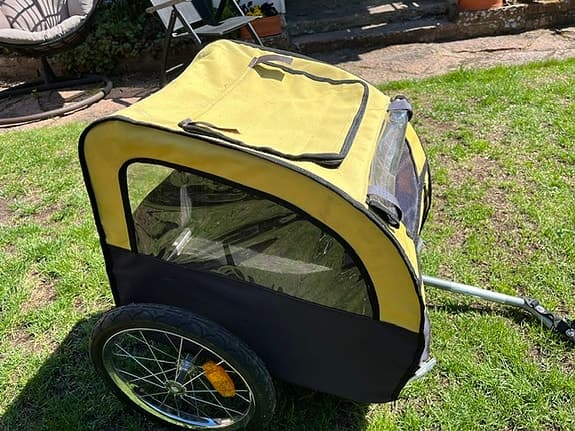 Cykelvagn gul/svart med fönster