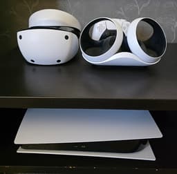 PS5 Digital + PSVR2 + extra handkontroll + laddstationer – komplett VR-paket