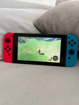 Nintendo Switch komplett paket säljes i fint skick.