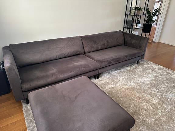 Soffa med pall | mörkgrå sammet | 4-sits